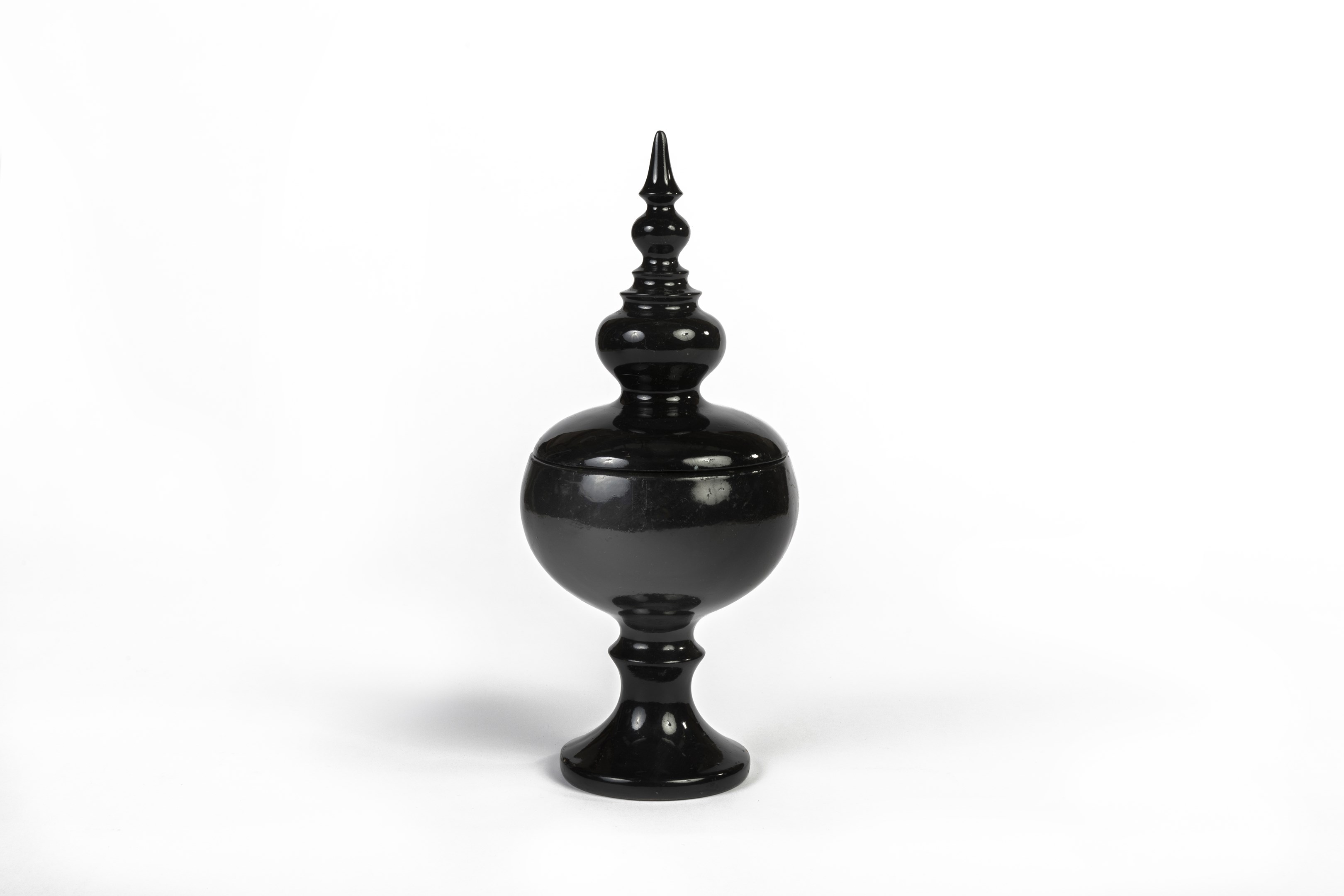 Small Black Resin Pot w/ lid